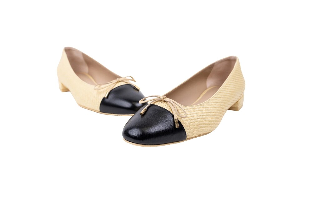 Stuart Weitzman Beige Tan Black Woven Cap Toe Low Heel Size 9.5
